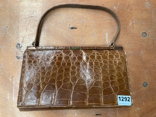 AN ANTIQUE LEATHER HANDBAG BY FASSBINDER: LOCATION - CR