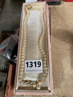 A STRING OF VINTAGE FAUX PEARLS: LOCATION - CR