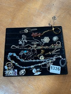 A COLLECTION OF COSTUME AND VINTAGE JEWELLERY: LOCATION - CR