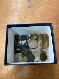 A BOX OF ANTIQUE COINS AND CROWNS: LOCATION - CR