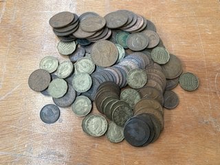 A BAG OF VARIOUS ANTIQUE COINS: LOCATION - CR