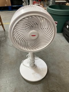 JOHN LEWIS & PARTNERS 10" PEDESTAL FAN IN WHITE: LOCATION - BR11