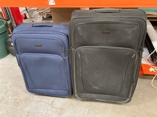 2 X JOHN LEWIS & PARTNERS WHEELED SUITCASES PIN BLACK AND NAVY FABRIC : SIZES MEDIUM AND LARGE: LOCATION - BR11