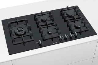 SIEMENS 90CM FIVE BURNER GAS ON GLASS HOB WITH WOK BURNER: MODEL EP9A6SB90 - RRP £599: LOCATION - D4