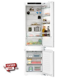 SIEMENS INTEGRATED FRIDGE FREEZER: MODEL KI96NVFD0 - RRP £1049: LOCATION - C8