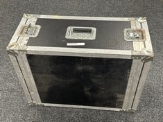 AMP AUDIO ACCESSORY IN BLACK AND SLIVER. (WITH CASE) [JPTC70710]