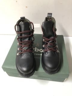 BARBOUR KESWICK BLACK BOOTS - SIZE: 4 (681461)