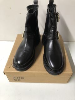 JOHN LEWIS RIVER BLACK BOOTS - SIZE 7 (675645)