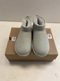 UGG W CLASSIC ULTRA MINI UK SIZE: 6