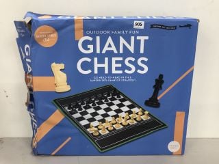 OUTDOOR FAMILY FUN GIANT CHESS