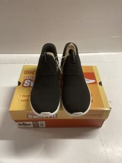 PAIR OF SKECHERS TRAINERS - SIZE UK 6