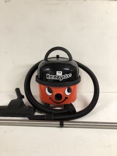 HENRYMICRO NUMATIC VACUUM CLEANER