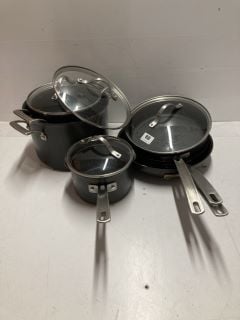 QTY OF COOKING PANS TO INCLUDE KIRKLAND SIGNATURE FRYING PANS