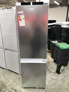 NEFF INTEGRATED FRIDGE FREEZER MODEL KI7862SE0G (EX-DISPLAY)