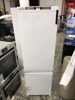 GRUNDIG INTEGRATED FRIDGE FREEZER MODEL GKFED473 RRP £425 (EX-DISPLAY)