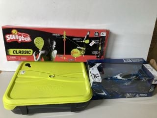 2 X SWING BALL SETS AND A R/C RACING CAR