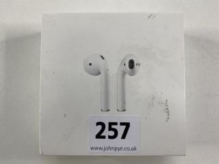 APPLE AIRPODS EARPHONES IN WHITE: MODEL NO A2031 A1602 A2032 (WITH BOX)  [JPTN41114]