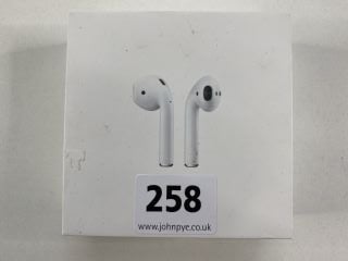 APPLE AIRPODS EARPHONES IN WHITE: MODEL NO A2031 A1602 A2032 (WITH BOX)  [JPTN41113]