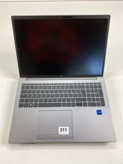 HP ZBOOK FURY 15 G10 256GB LAPTOP IN SILVER. (WITH BOX NO CHARGE UNIT) (SMASHED SCREEN HARD DRIVE REMOVED TO BE SOLD AS SALVAGE/SPARES).   [JPTN41214]