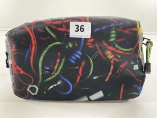 PAUL SMITH MEN'S WASHBAG ROPE. MADE FROM: 100% POLYESTER WITH COW LEATHER TRIM. RRP: £110