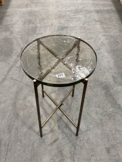 GLASS TOP SIDE TABLE IN CLEAR / BRASS