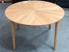 NOTCH SOLID OAK ROUND EXTENDING DINING TABLE