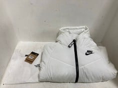 THE NORTH FACE WOMENS CROPPED SIMPLE DOME T SHIRT IN WHITE SIZE MEDIUM TO INCLUDE NIKE WOMENS PUFFER COAT IN WHITE SIZE SMALL