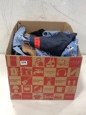 BOX OF ASSORTED ADULTS CLOTHING TO INCLUDE ENGLISH LAUNDRY MEN'S SHORTS IN BLUE - SIZE 34