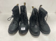 DR MARTENS BLACK 1460 JUNIOR BOOTS IN UK SIZE 5-RRP £110