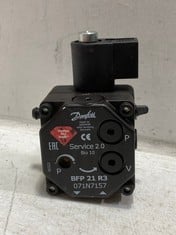 2 X DANFOSS DIAMOND R3 PUMP 071N7157