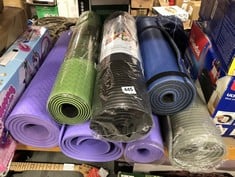 7 X ASSORTED ITEMS TO INCLUDE KAYMAN YOGA MAT BLACK