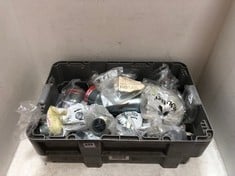 BOX OF ASSORTED ITEMS TO INCLUDE GEBERIT WATER HOSE FITTING HOSE CONNECTOR CARBON STEEL 21238 - RRP £150