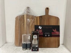 APPROX 4 X ASSORTED COLE AND MASON HOUSEHOLD ITEMS TO INCLUDE COLE & MASON BARKWAY ACACIA WOOD CHOPPING BOARD