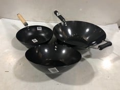 3 X ASSORTED PANS TO INCLUDE KEN HOM SMALL WOK - BLACK