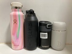 4 X ASSORTED FLASKS TO INCLUDE KAMBUKKA TRAVEL MUG IN BLACK / DARK GREY