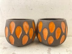 24 X STONE THE CROWS SMALL POT - ORANGE - (H) 11 X (W) 12 X (D) 12 CM - TOTAL RRP £360