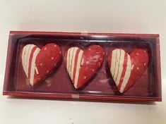 96 X STONE THE CROWS GIFT BOX OF 3 SMALL HEART CANDLES - LENGTH 24 CM - TOTAL RRP £672