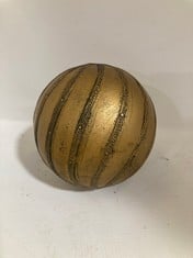 18 X STONE THE CROWS LARGE SPHERE-DIA 12 CM - TOTAL RRP £270