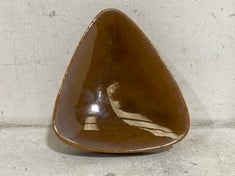 32 X STONE THE CROWS TRIANGULAR DISH IN BROWN