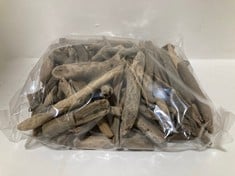 12 X STONE THE CROWS BAG OF SMALL DRIFTWOOD PIECES-LNG 7.5-12.5CM - TOTAL RRP £180