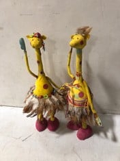 3 X STONE THE CROWS MEDIUM PAIR OF DANCING GIRAFFES - HEIGHT 37 CM - TOTAL RRP £72