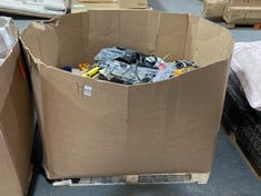 PALLET OF ASSORTED ITEMS TO INCLUDE QTY OF MAINS ADAPTOR (ZONE 1) (KERBSIDE PALLET DELIVERY)