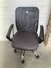 WHEELED MESH OFFICE CHAIR IN BLACK (ZONE 2)