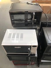 7 X ASSORTED MICROWAVES TO INCLUDE RUSSELL HOBBS MANUAL MICROWAVE OVEN IN WHITE (ZONE 2) (KERBSIDE PALLET DELIVERY)