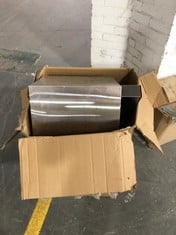 BOX OF ASSORTED COOKER HOOD PARTS TO INCLUDE COMFEE COOKER HOOD PARTS (ZONE 4)