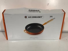 LE CREUSET ENAMELLED CAST IRON WOODEN HANDLE SAUTE PAN 28CM RRP- £156