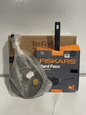 3 X ASSORTED KITCHEN PANS TO INCLUDE FISKARS HARD FACE FRYING PAN 28CM