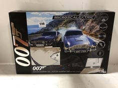 MICRO SCALEXTRIC 007 ASTON MARTIN V8 VS ASTON MARTIN DB5 RACE TRACK