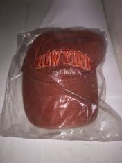 30X ASSORTED HATS/GLOVES TO INCLUDE ORANGE NEW YORK HAT.