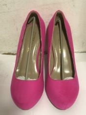 11X ASSORTED SHOES TO INCLUDE DREAM PARIS PINK HIGH HEELS SIZE 7.5, DREAM PARIS BLACK HIGH HEELS SIZE 5.